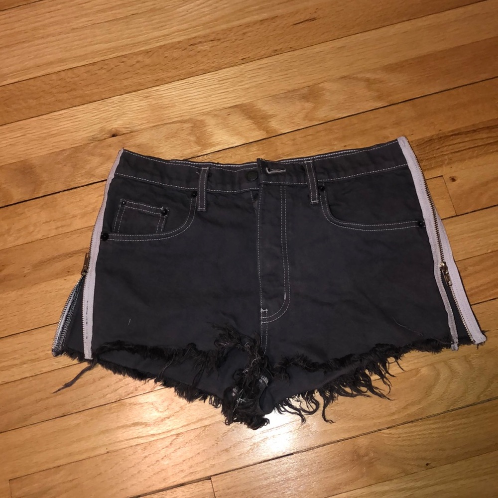LF ❤️❤️CARMAR SIDE ZIPPER JEAN/ Denim SHORTS